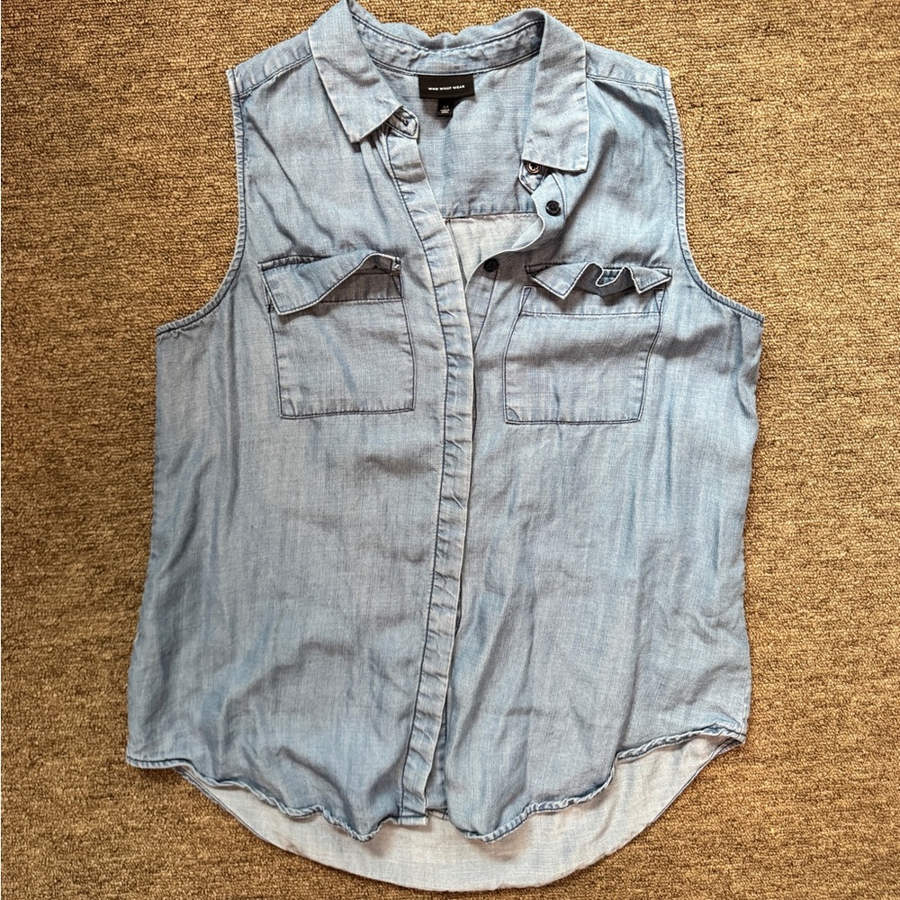 Who What Wear Chambray Sleeveless Button Down Shirt